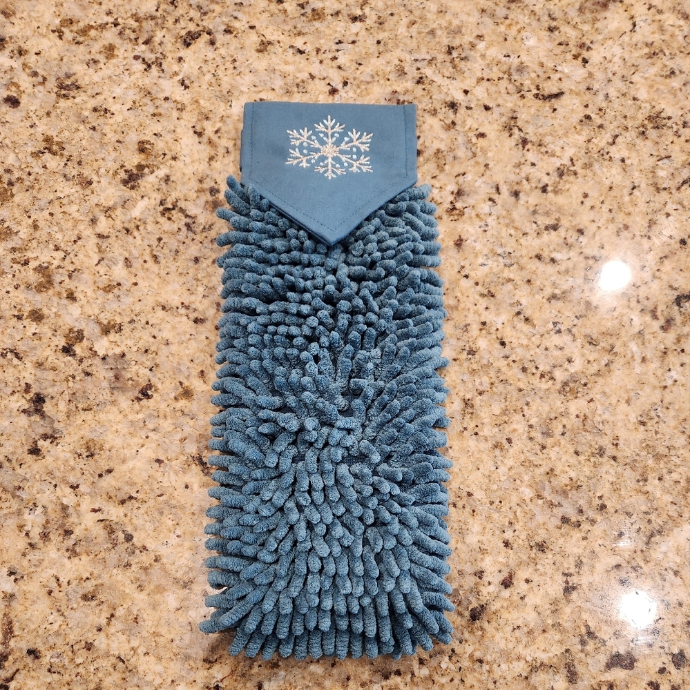 NORWEX NEW LIMITED EDITION CHENILLE HAND TOWEL / TEAL WITH SNOWFLAKE